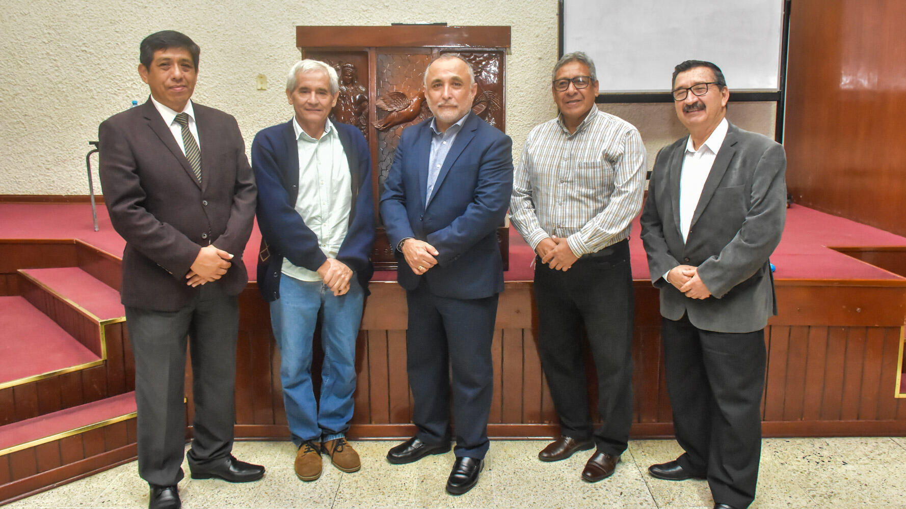 El Consistorio junto al Pr. José Mendoza - Foto Cortesía: Davis Rosales